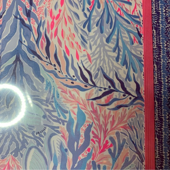 NIB Lilly Pulitzer Kaleidoscope Coral Journal Set w/ Pen 128 lined pgs - Picture 2 of 11